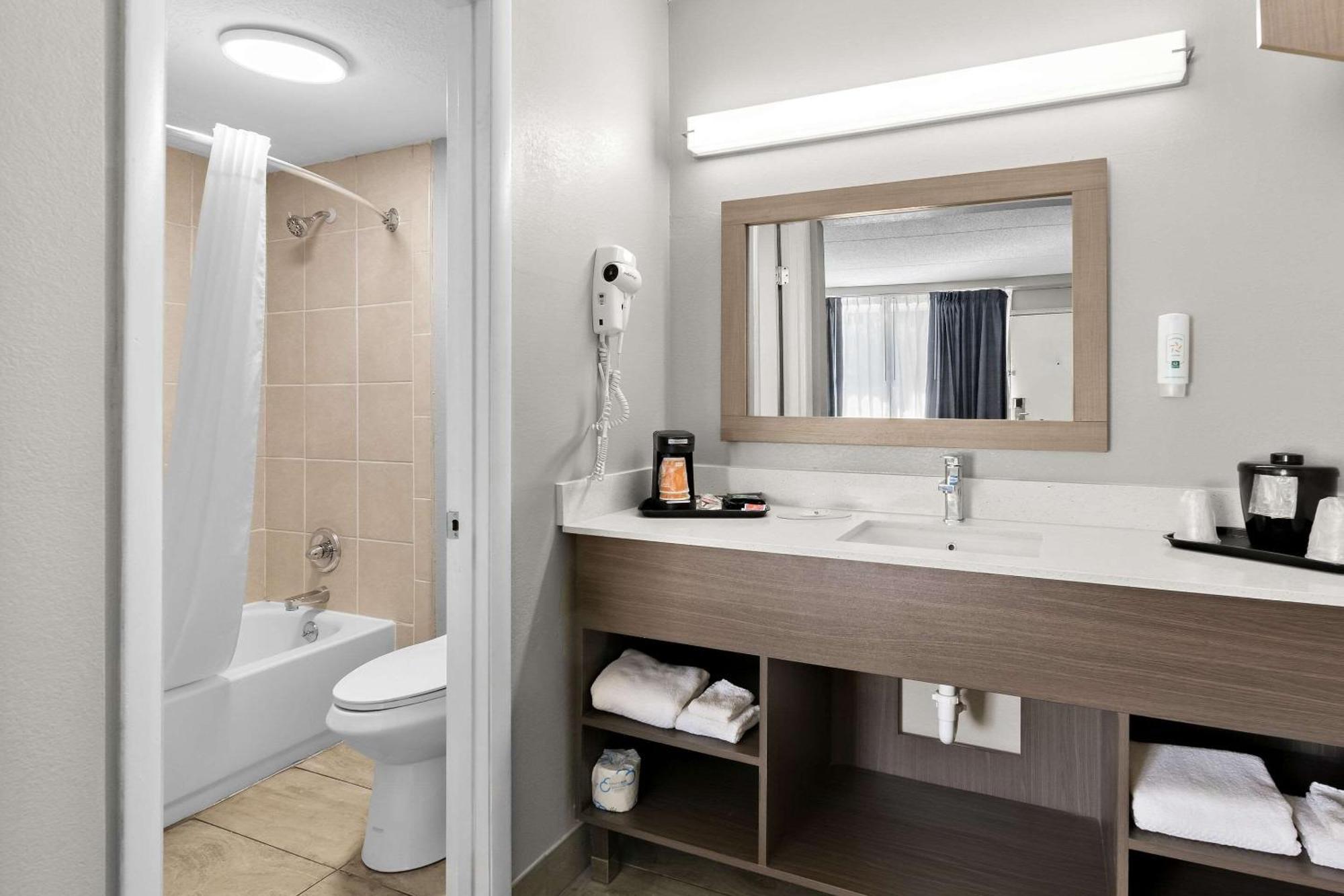 Quality Inn Nashville - Opryland Area Экстерьер фото